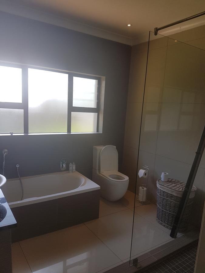 6 On Capella Guesthouse Primrose Ngoại thất bức ảnh